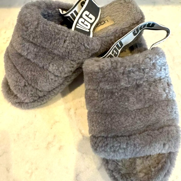 UGG Fluffy Slippers. Grey. Good condition size: women 8 - Picture 1 of 4